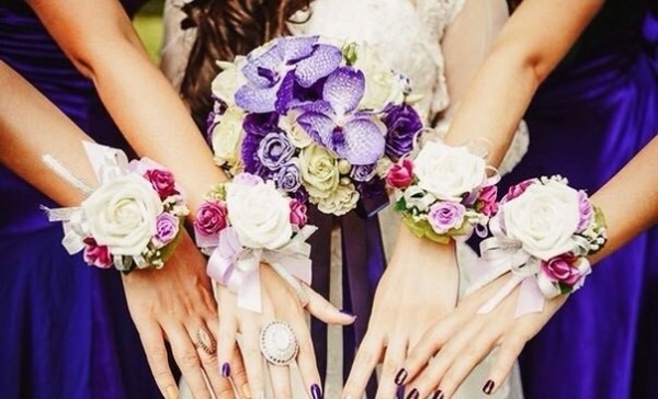 Красивые браслеты из цветов для свадьбы